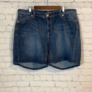 Seven 7 Luxe / blue Jean shorts / size 20